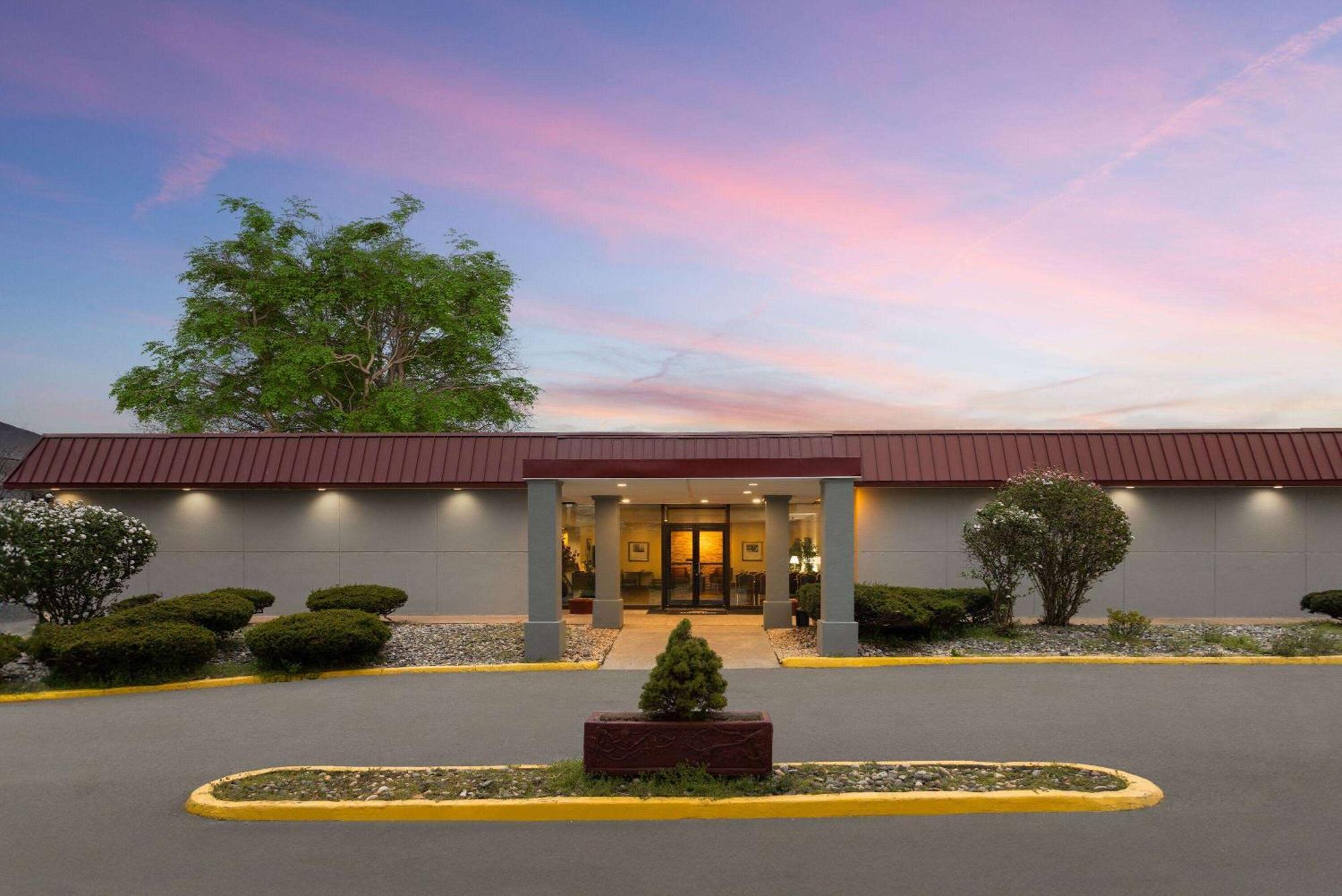 Days Inn By Wyndham Pottstown Exteriér fotografie